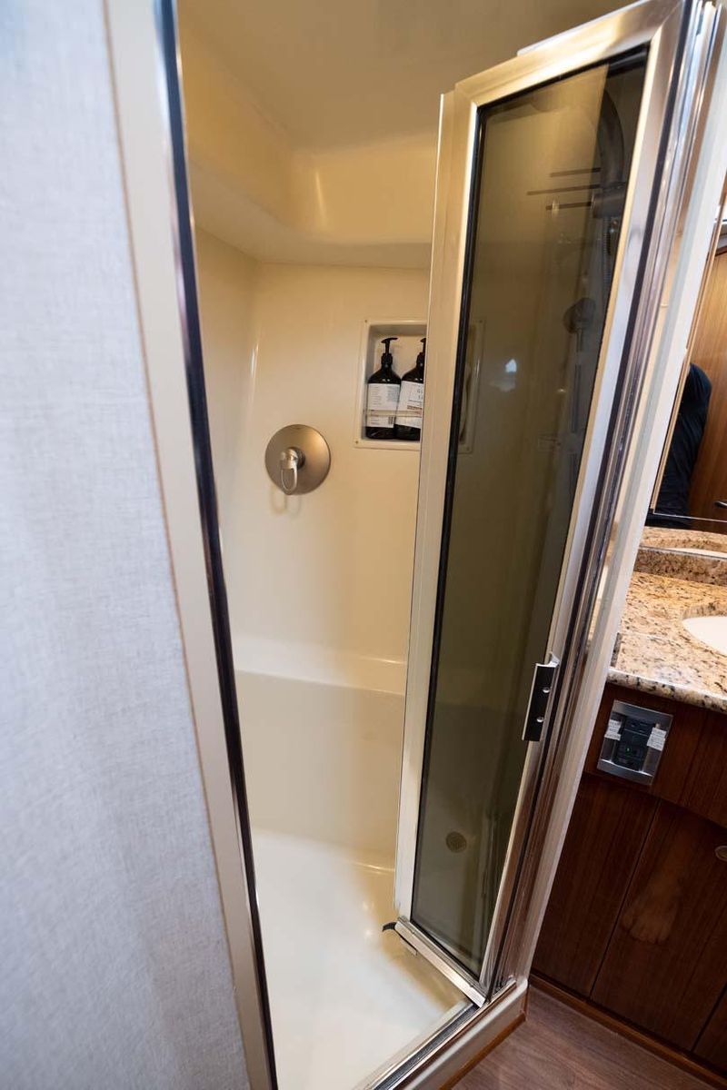 2007 Viking 64 