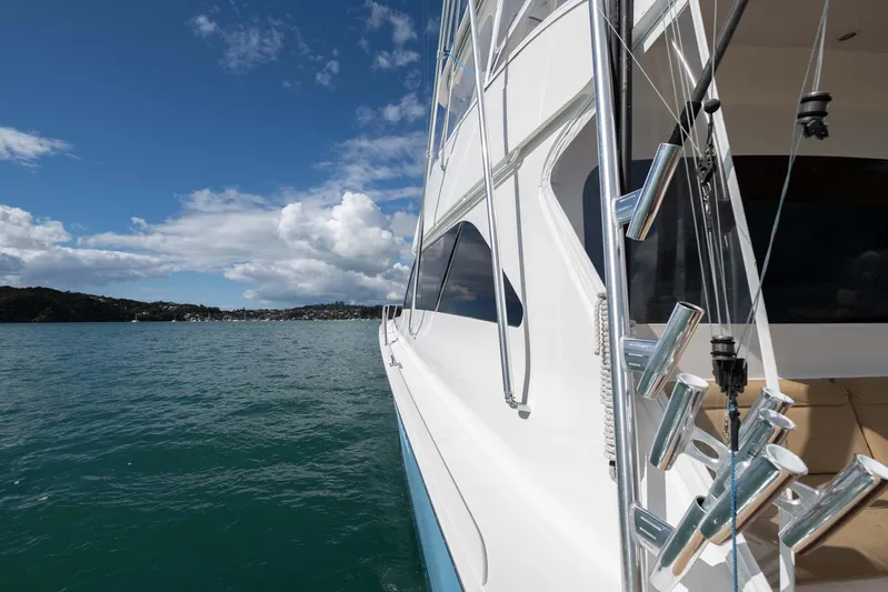 Defiance Yacht Photos Pics 