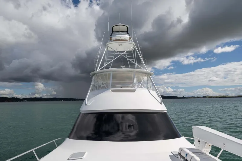 Defiance Yacht Photos Pics 