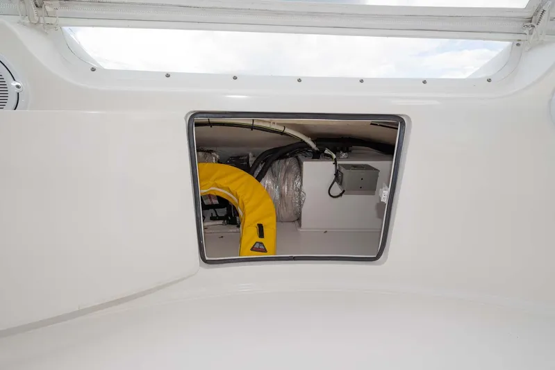 Defiance Yacht Photos Pics 