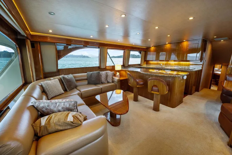 Defiance Yacht Photos Pics 