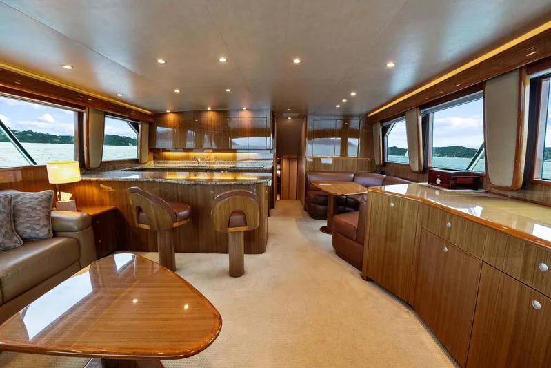 Defiance Yacht Photos Pics 