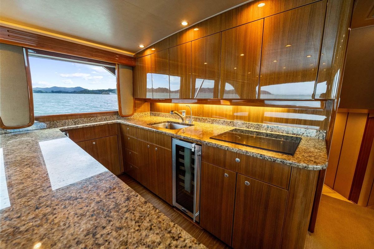 2007 Viking 64 