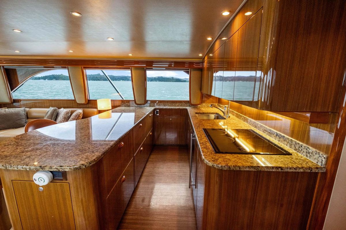2007 Viking 64 