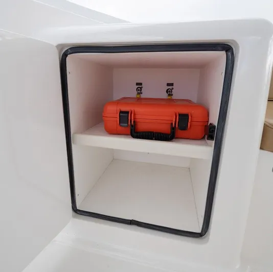 Defiance Yacht Photos Pics 