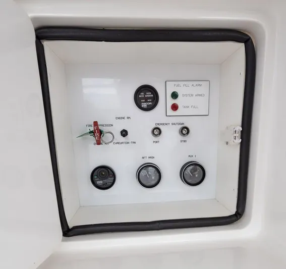 Defiance Yacht Photos Pics 