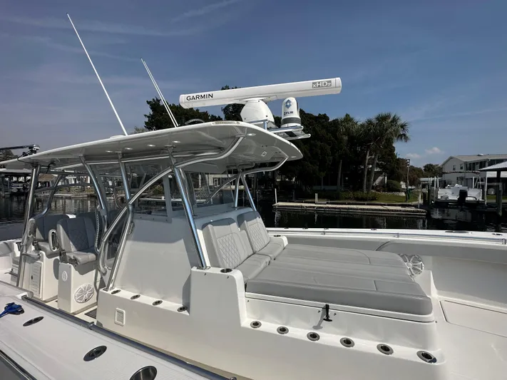 Knot Free Yacht Photos Pics 2021 SeaHunter 46 CTS boat with Garmin radar, docked in a marina.