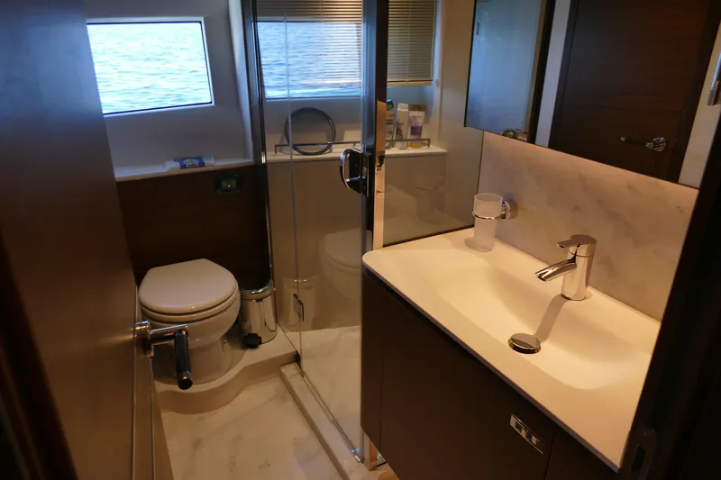  Yacht Photos Pics Luxurious bathroom on the Princess Y72 yacht, model year 2022.