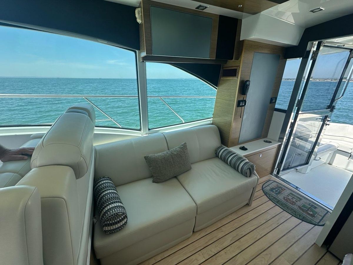 2015 Cruisers Yachts 45 