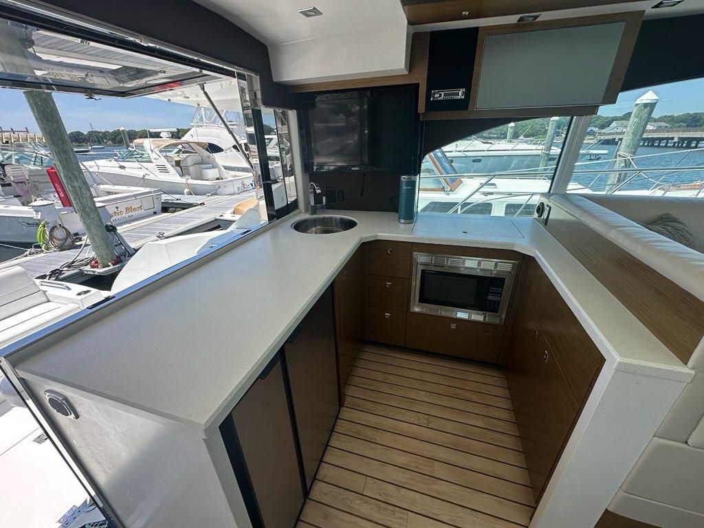 2015 Cruisers Yachts 45 