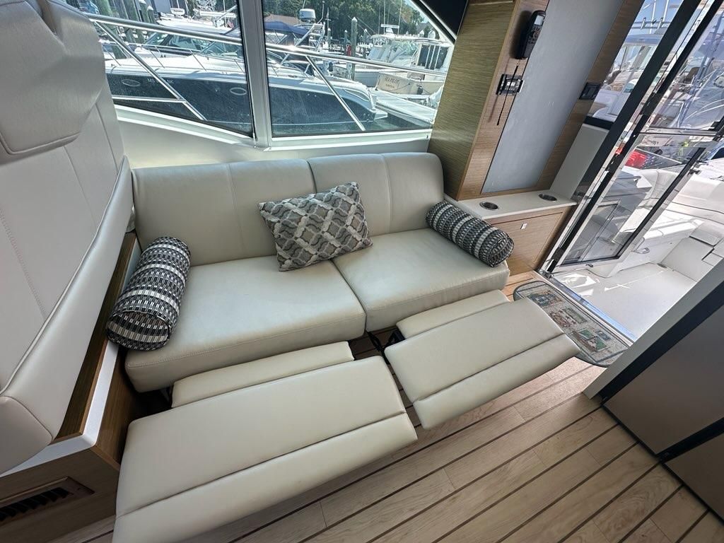 2015 Cruisers Yachts 45 