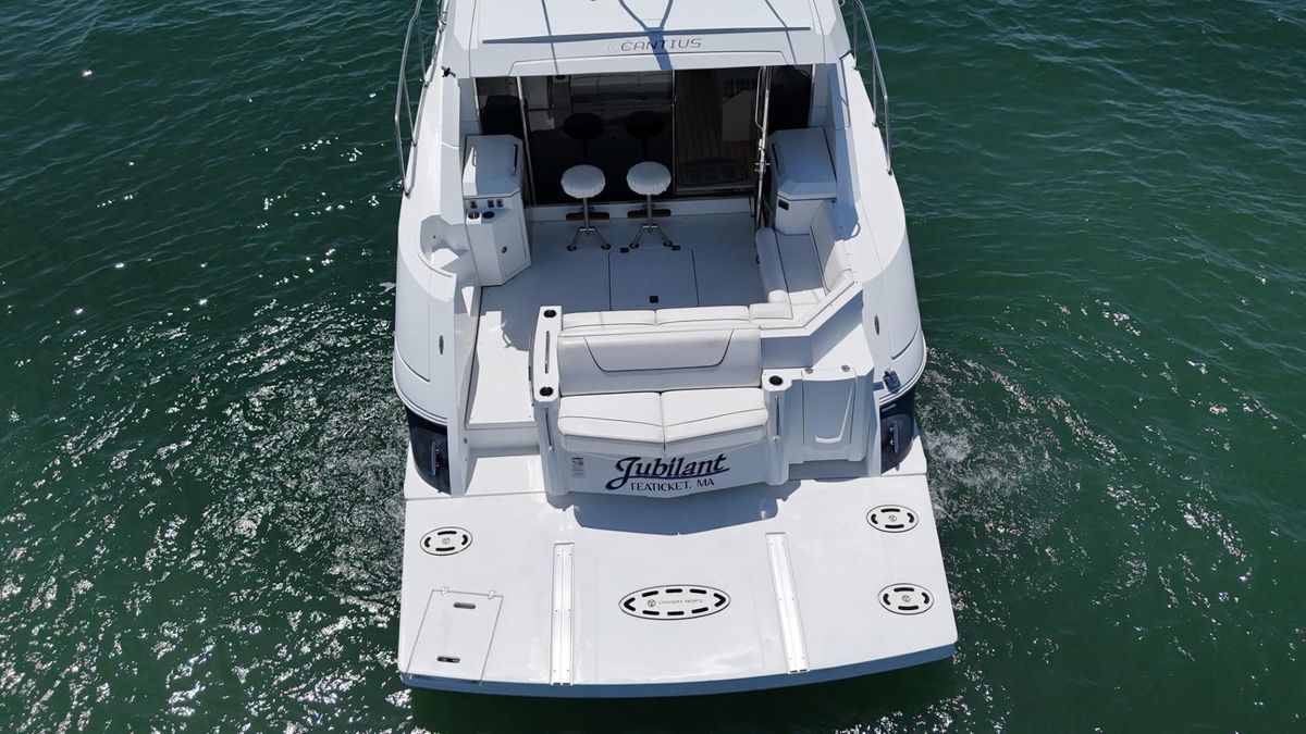 2015 Cruisers Yachts 45 