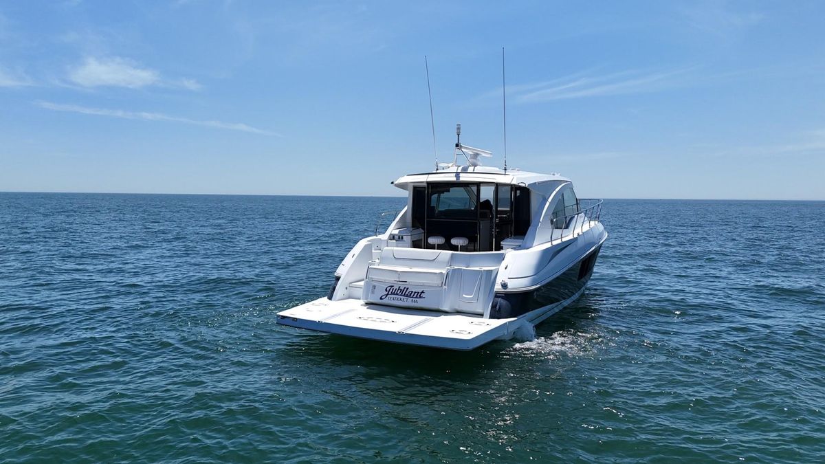 2015 Cruisers Yachts 45 