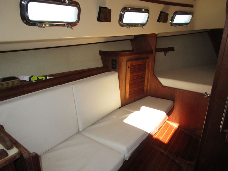 1988 Island Packet 27