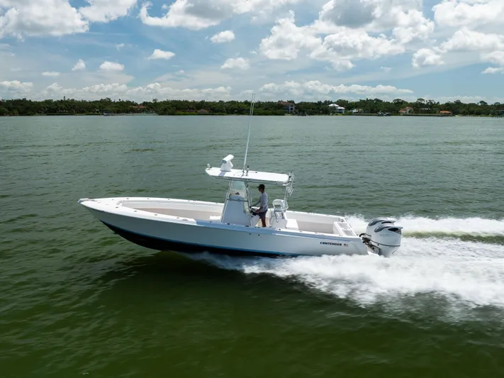  Yacht Photos Pics 2008 Contender 31 Open boat cruising on a sunny day, creating a wake in calm waters.