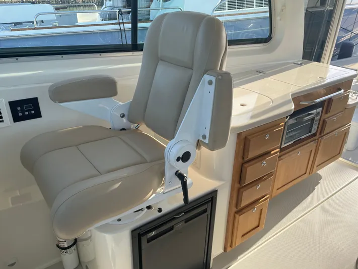 Allure Yacht Photos Pics Helm Deck starboard