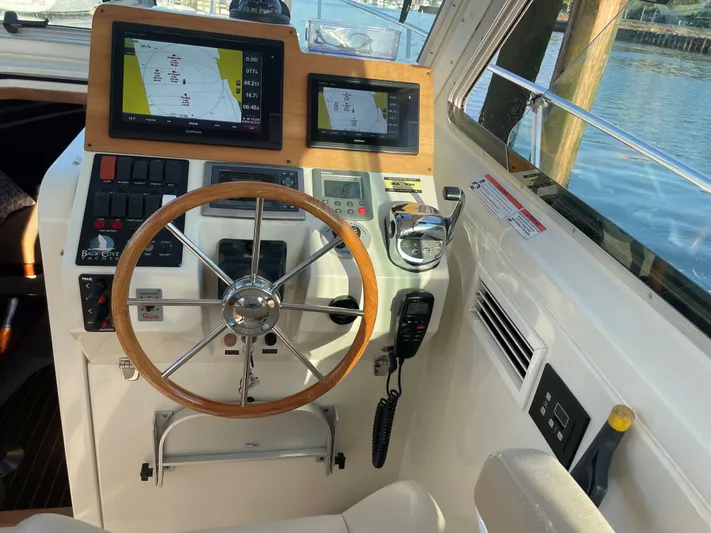 Allure Yacht Photos Pics Helm