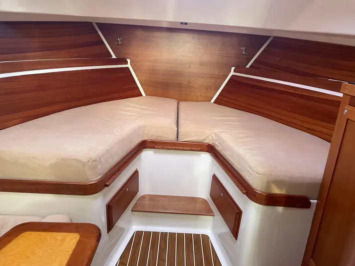 Allure Yacht Photos Pics V Berth