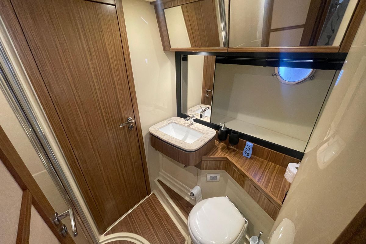 2017 Azimut 55 