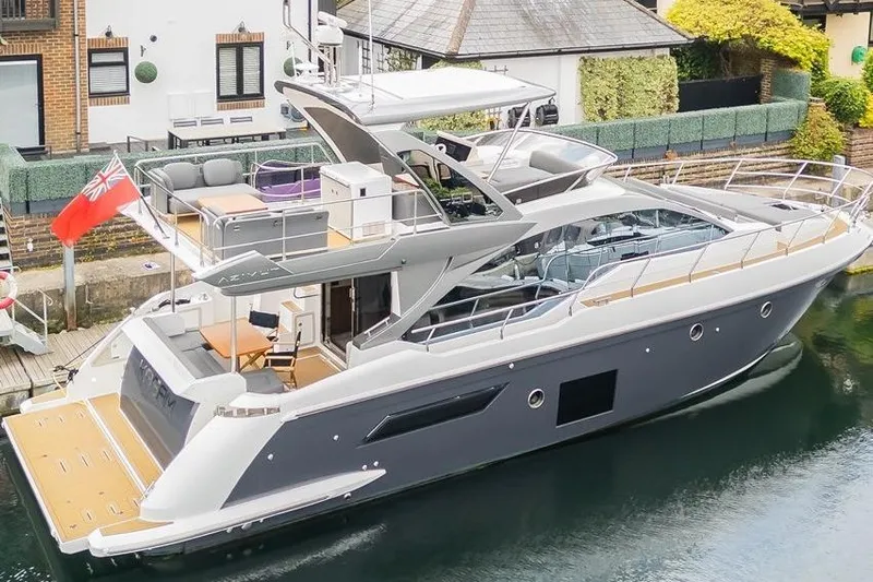  Yacht Photos Pics Azimut Flybridge 50 TTop - Overall