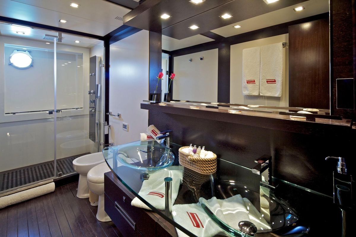 2008 Azimut 86 