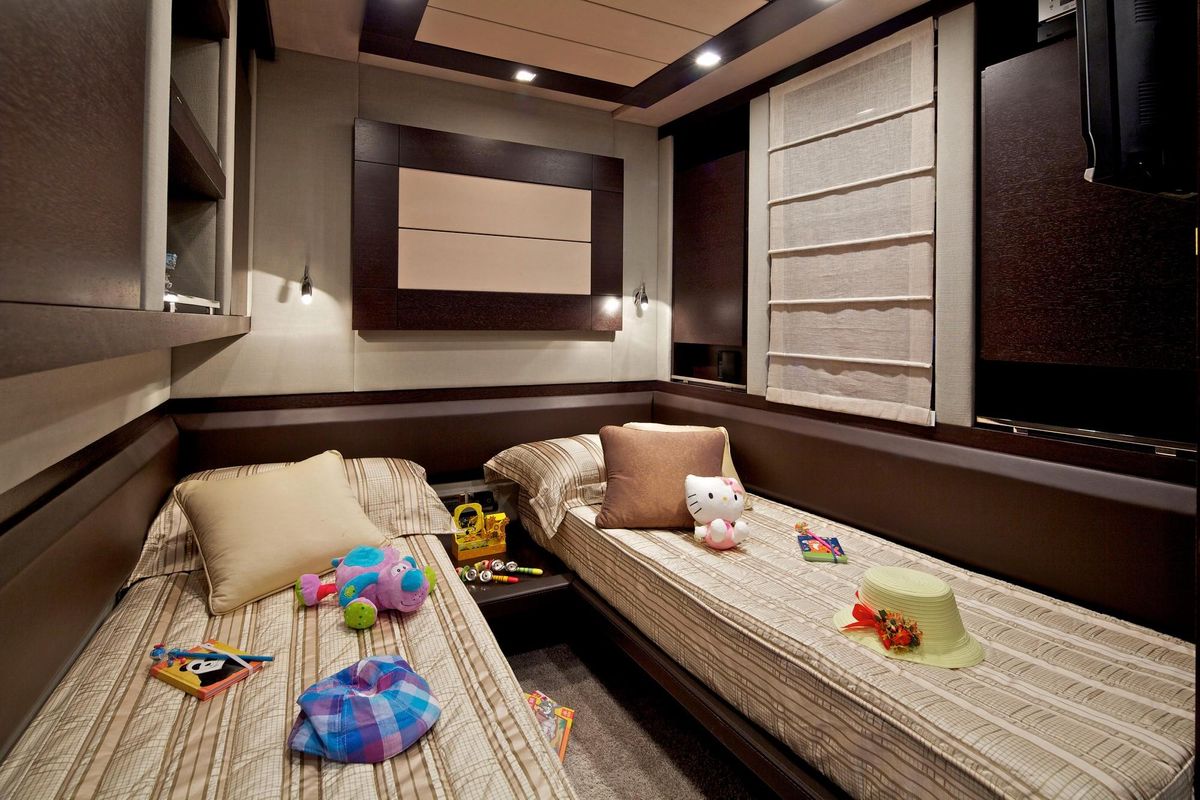 2008 Azimut 86 