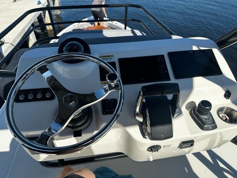 2022 Boston Whaler 420 Outrange