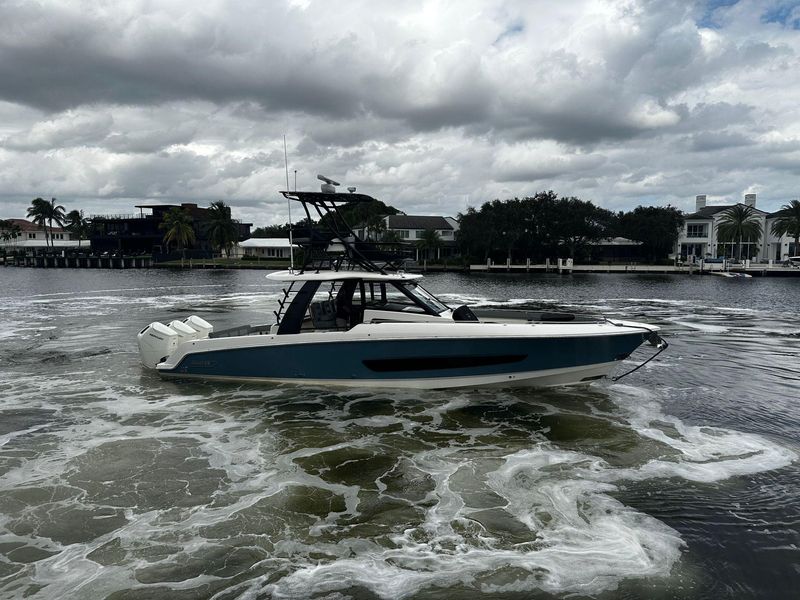 2022 Boston Whaler 420 Outrange