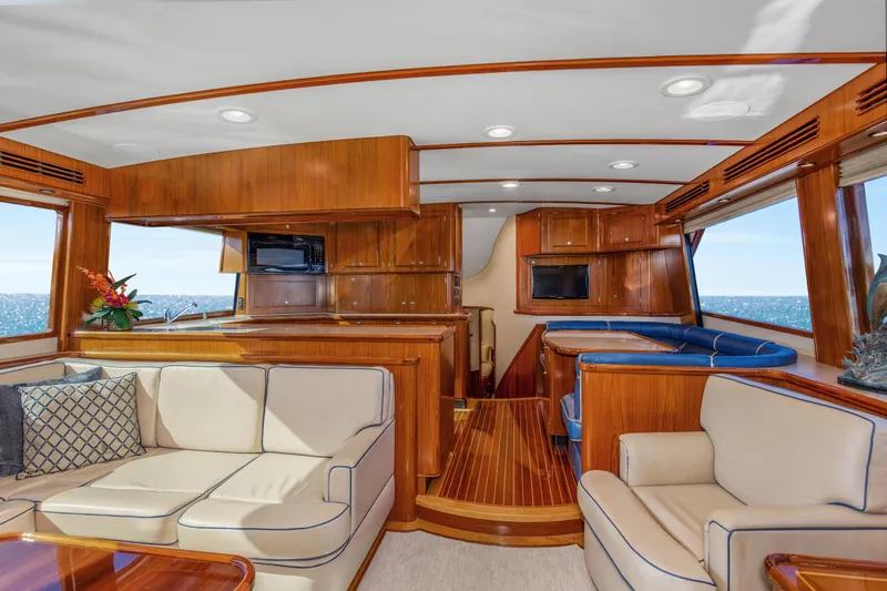 Badonkadonk Yacht Photos Pics 2005 76 Whiticar Enclosed Bridge Badonkadonk Salon