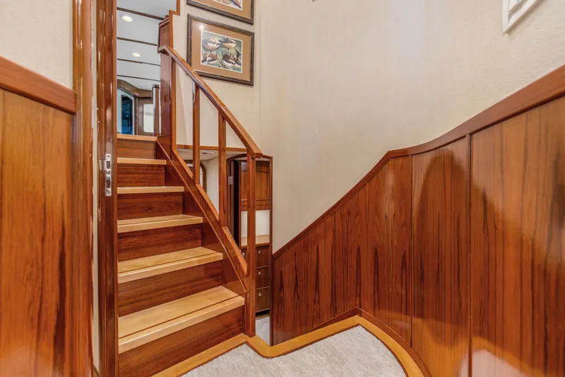 Badonkadonk Yacht Photos Pics 2005 76 Whiticar Enclosed Bridge Badonkadonk Companionway