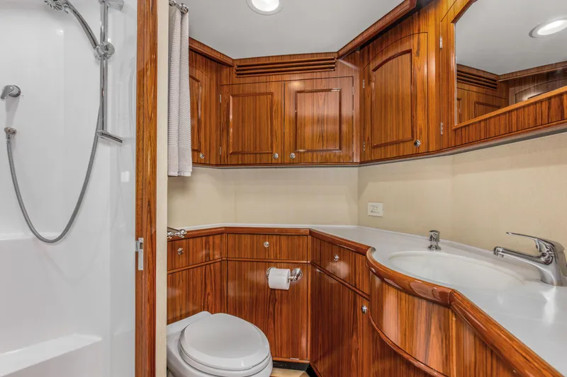 Badonkadonk Yacht Photos Pics 2005 76 Whiticar Enclosed Bridge Badonkadonk Master Head