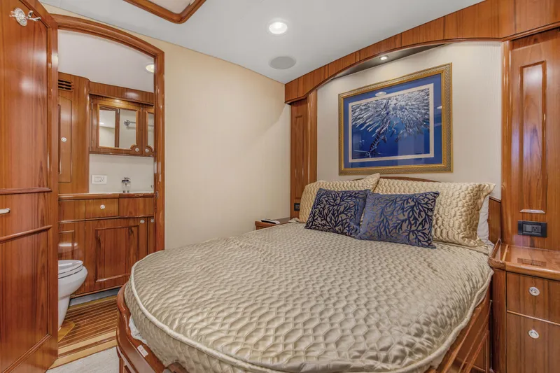 Badonkadonk Yacht Photos Pics 2005 76 Whiticar Enclosed Bridge Badonkadonk Port Stateroom