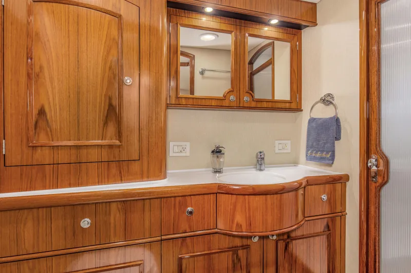 Badonkadonk Yacht Photos Pics 2005 76 Whiticar Enclosed Bridge Badonkadonk Port Head