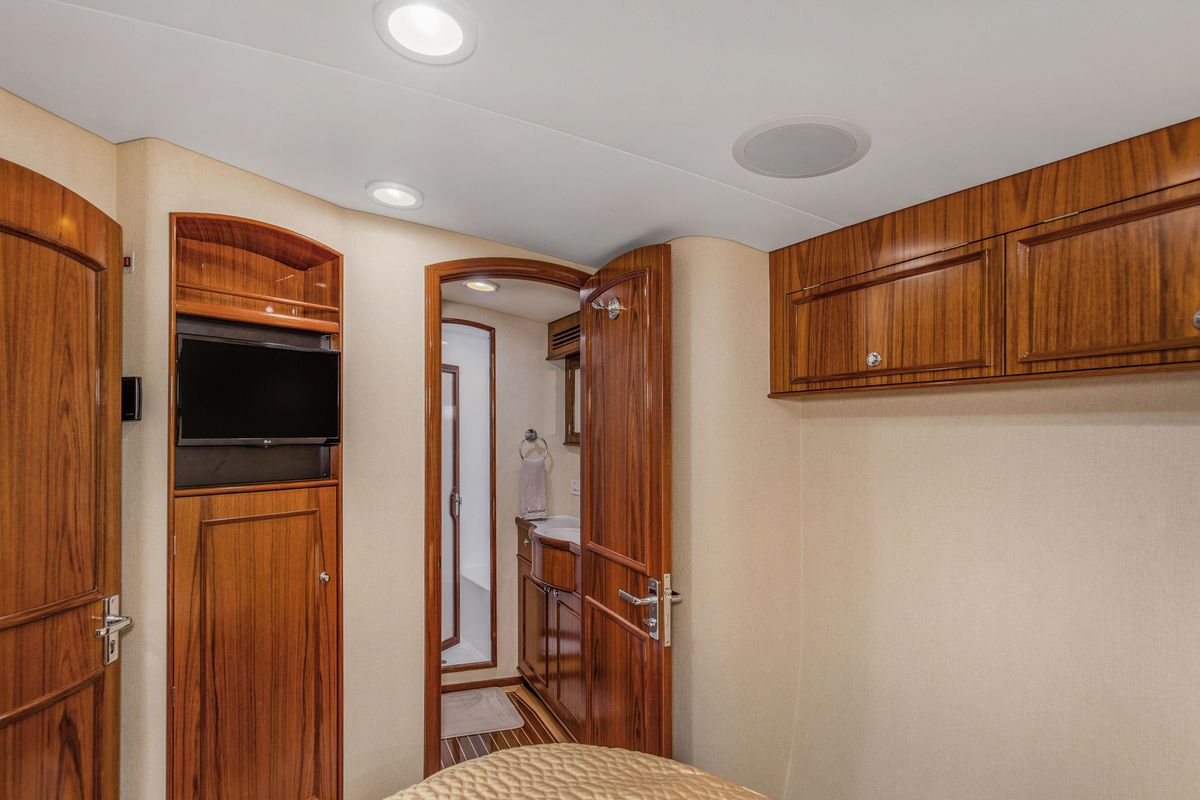 2005 Whiticar 76 