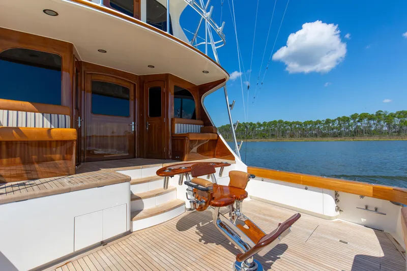 Badonkadonk Yacht Photos Pics 2005 76 Whiticar Enclosed Bridge Badonkadonk Deck