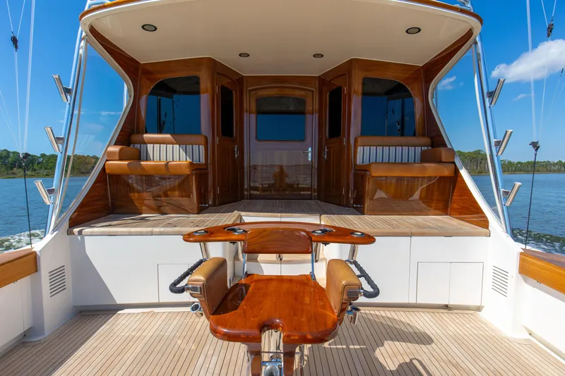 Badonkadonk Yacht Photos Pics 2005 76 Whiticar Enclosed Bridge Badonkadonk Deck