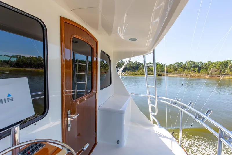 Badonkadonk Yacht Photos Pics 2005 76 Whiticar Enclosed Bridge Badonkadonk Bridge Exterior Bridge Balcony