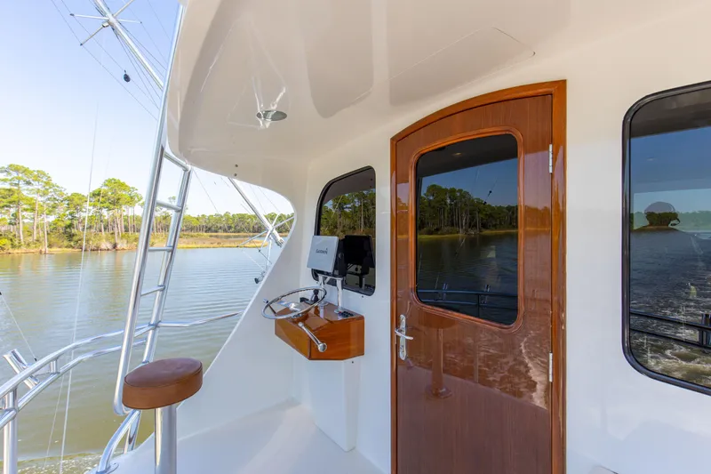 Badonkadonk Yacht Photos Pics 2005 76 Whiticar Enclosed Bridge Badonkadonk Bridge Exterior Bridge Balcony