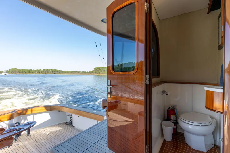 Badonkadonk Yacht Photos Pics 2005 76 Whiticar Enclosed Bridge Badonkadonk Bridge Exterior Day Head