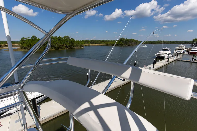 Badonkadonk Yacht Photos Pics 2005 76 Whiticar Enclosed Bridge Badonkadonk Flybridge