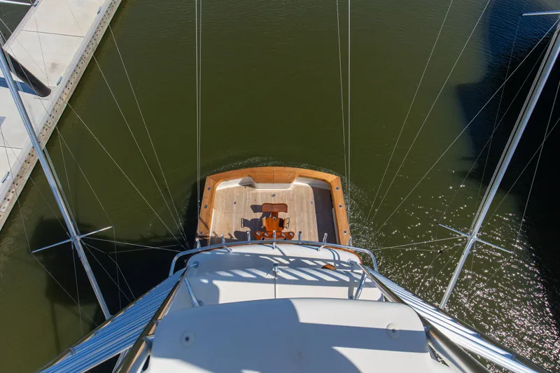 Badonkadonk Yacht Photos Pics 2005 76 Whiticar Enclosed Bridge Badonkadonk Flybridge