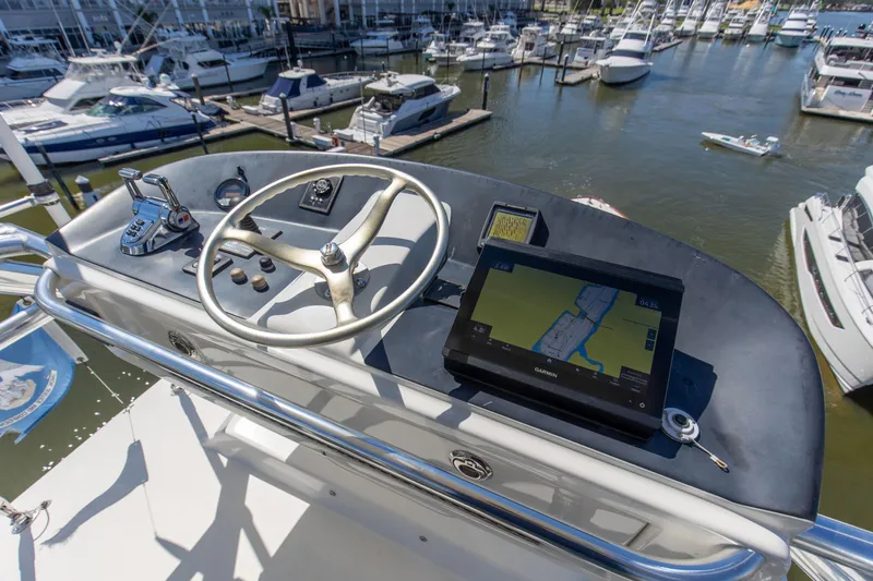 Badonkadonk Yacht Photos Pics 2005 76 Whiticar Enclosed Bridge Badonkadonk Flybridge