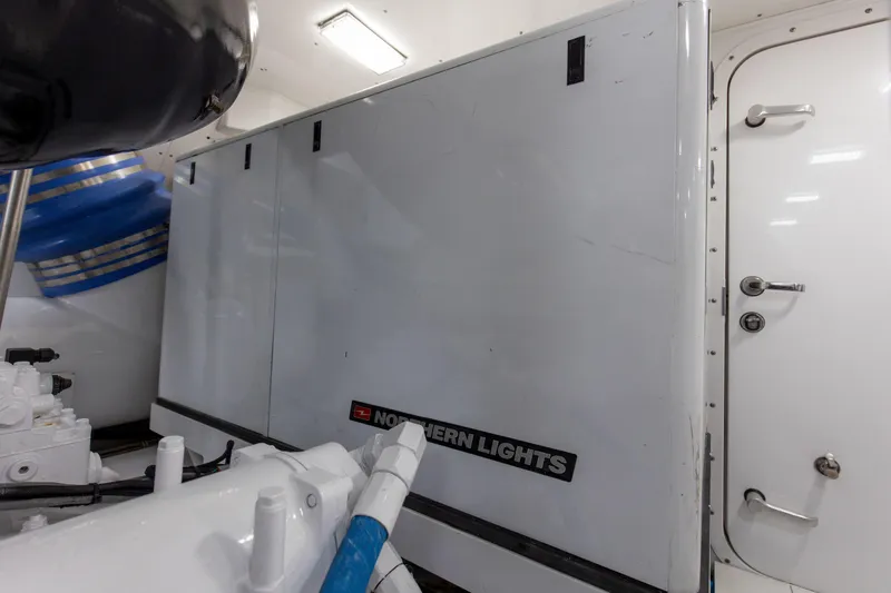 Badonkadonk Yacht Photos Pics 2005 76 Whiticar Enclosed Bridge Badonkadonk Engine Room