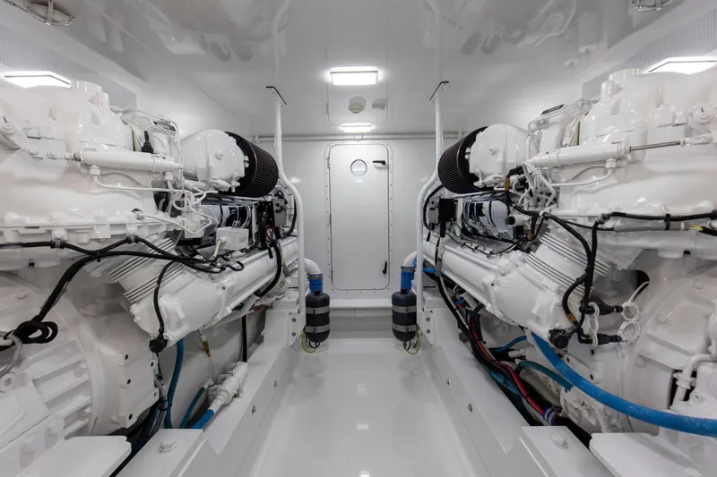 Badonkadonk Yacht Photos Pics 2005 76 Whiticar Enclosed Bridge Badonkadonk Engine Room