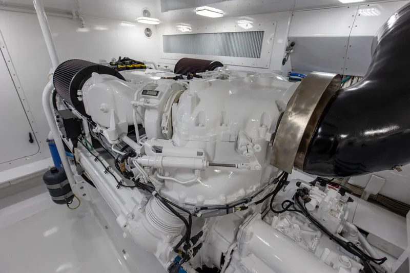 Badonkadonk Yacht Photos Pics 2005 76 Whiticar Enclosed Bridge Badonkadonk Engine Room