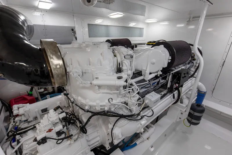 Badonkadonk Yacht Photos Pics 2005 76 Whiticar Enclosed Bridge Badonkadonk Engine Room