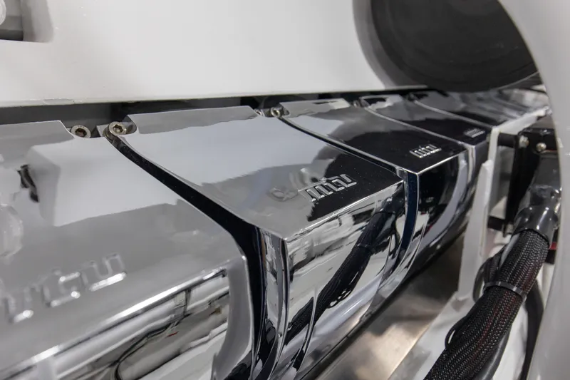 Badonkadonk Yacht Photos Pics 2005 76 Whiticar Enclosed Bridge Badonkadonk Engine Room