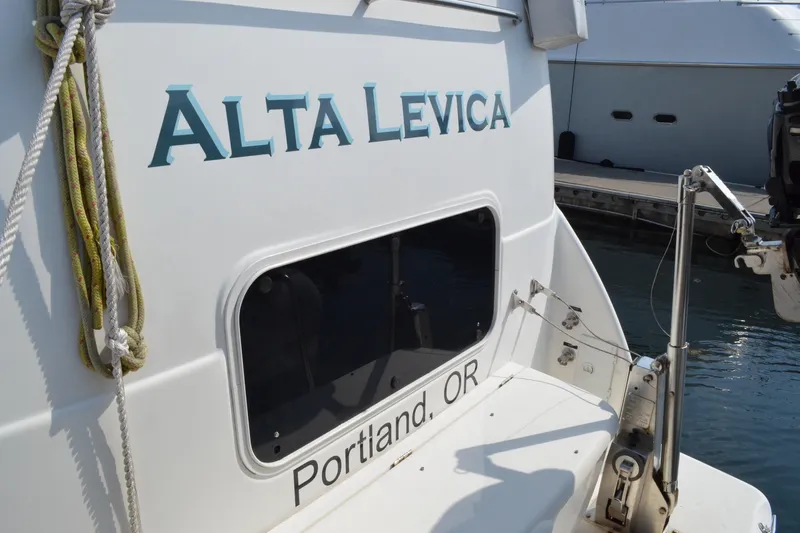 Alta Levica Yacht Photos Pics 2006 Meridian 368 Motoryacht docked in Portland, OR, named "Alta Levica".