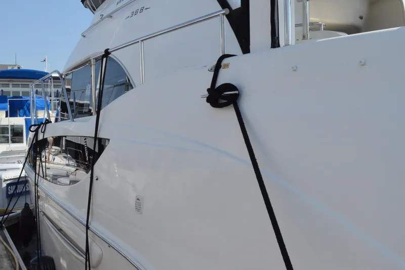 Alta Levica Yacht Photos Pics 2006 Meridian 368 Motoryacht docked, showcasing sleek design and mooring lines.