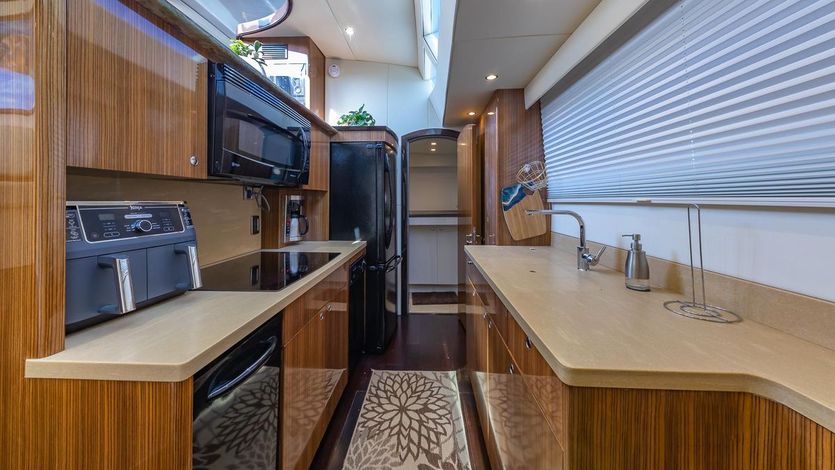 2010 Custom 65 